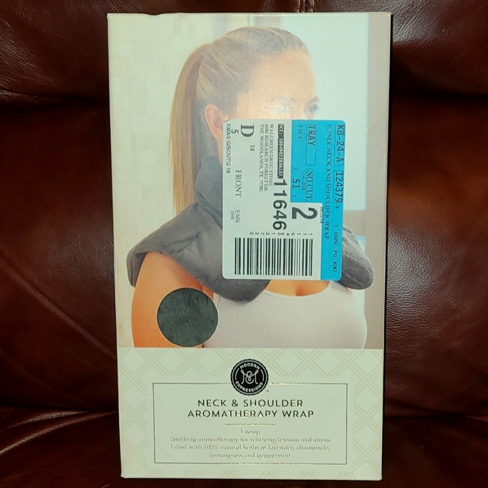 NWT Cozy Neck & Shoulder Aromatherapy Hot or Cold Wrap